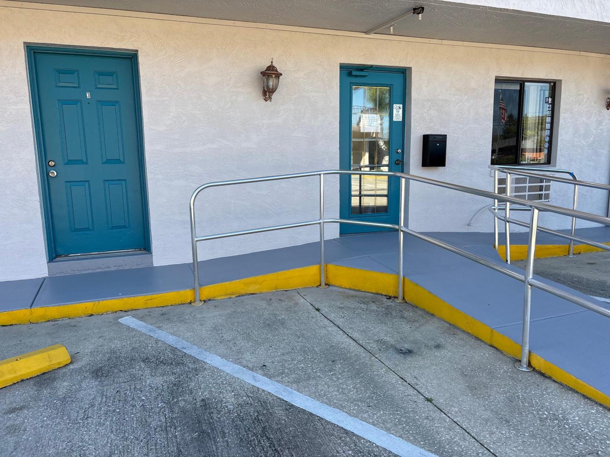 All-Suite Motel Edgewater  Exterior photo